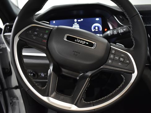 New 2025 Jeep Grand Cherokee Laredo X image 16