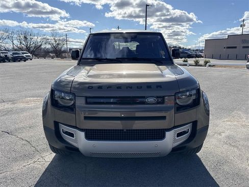 Used 2020 Land Rover Defender 110 SE image 8