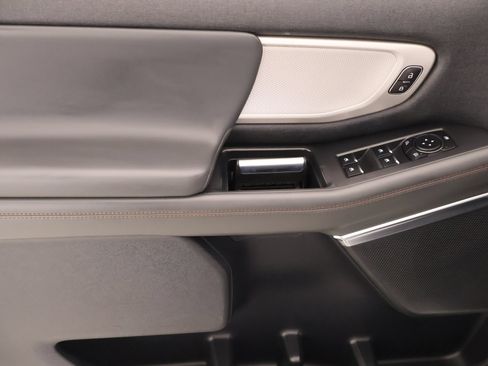 Used 2025 Ford Expedition Active RWD image 15