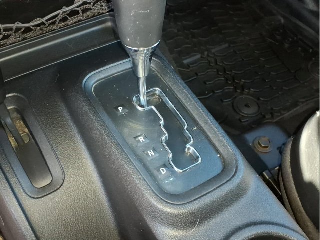 Used 2014 Jeep Wrangler Unlimited Sahara AWD/4WD image 18