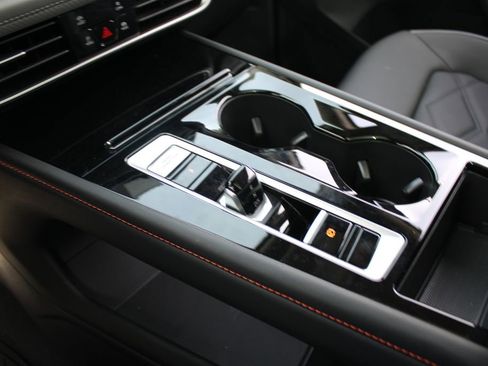 Certified 2025 Volkswagen Atlas Peak Edition SE AWD/4WD image 18