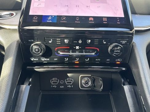 New 2025 Jeep Grand Cherokee Overland image 37