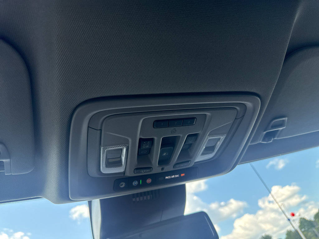 Used 2025 GMC Sierra 1500 Denali AWD/4WD image 24