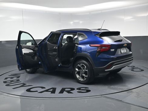 Certified 2024 Chevrolet Trax LT w/ Driver Confidence Package image 27