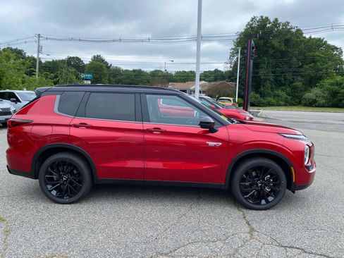 New 2025 Mitsubishi Outlander 4WD Plug-In Hybrid image 2