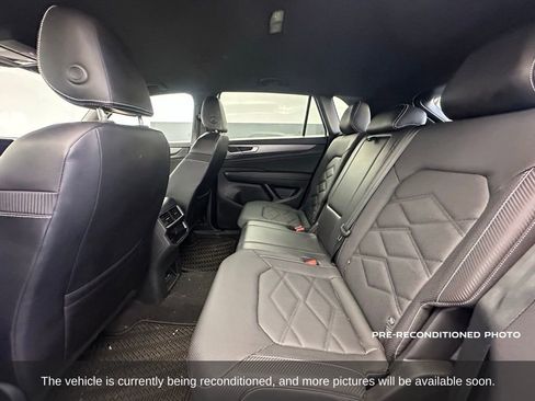 Used 2024 Volkswagen Atlas Cross Sport SE image 12