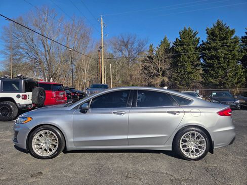 Used 2020 Ford Fusion SE FWD image 3