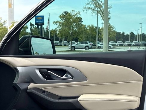 Used 2022 Chevrolet Traverse LS FWD image 34