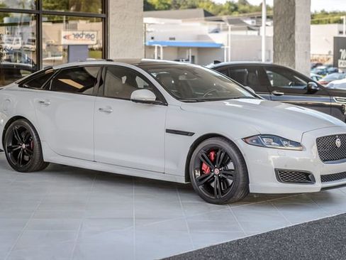 Used 2016 Jaguar XJ image 4