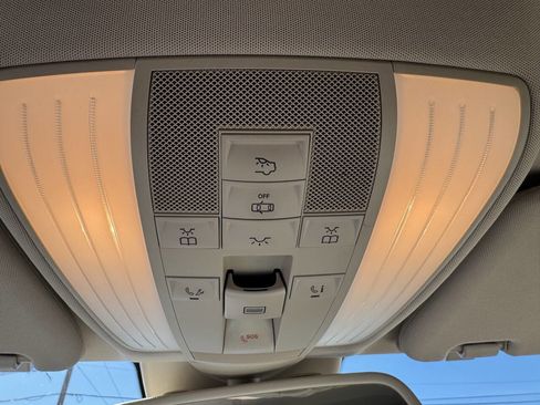 Used 2014 Mercedes-Benz E 350 Sedan image 21