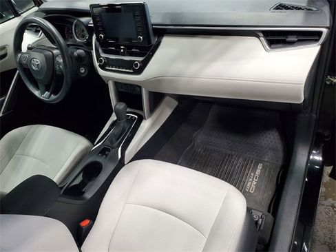 Used 2022 Toyota Corolla Cross L image 14