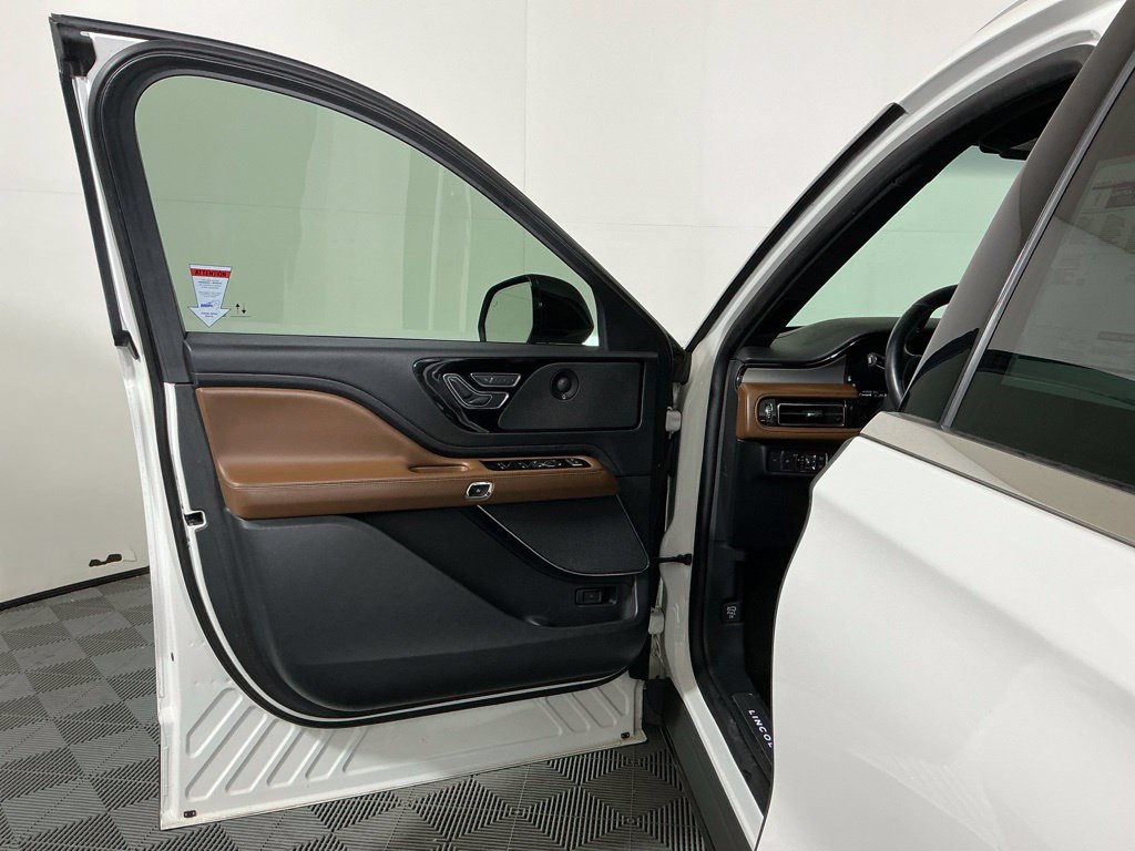 Used 2020 Lincoln Aviator Reserve w/ Equipment Group 201A RWD image 16