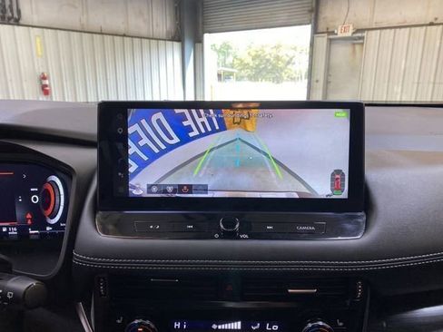 Used 2025 Nissan Rogue SL FWD image 48