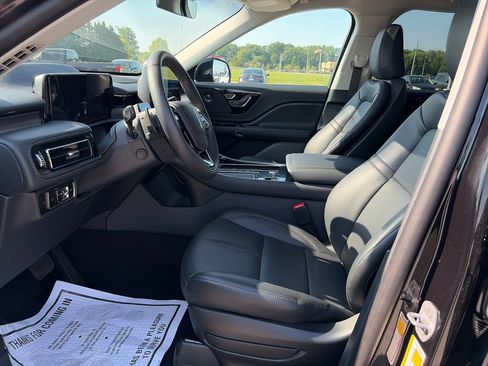 Used 2025 Lincoln Aviator AWD w/ Jet Appearance Package image 15