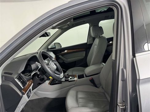 Used 2022 Audi Q5 2.0T Premium Plus w/ Premium Plus Package image 4