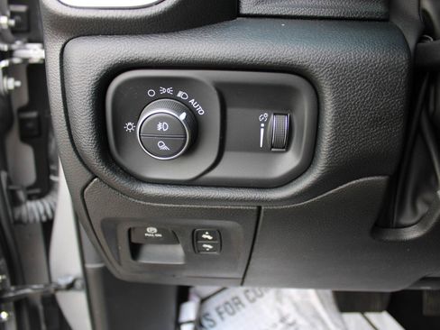 Used 2022 RAM 1500 Big Horn AWD/4WD image 14