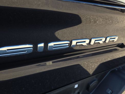 Used 2022 GMC Sierra 1500 Elevation w/ Elevation Premium Package image 17