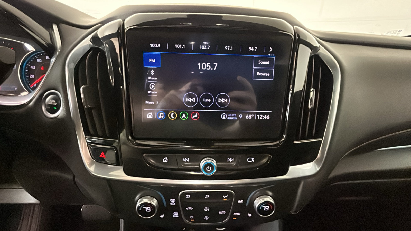 Used 2023 Chevrolet Traverse LT w/ LT Premium Package AWD/4WD image 28