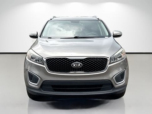 Used 2017 Kia Sorento FWD image 8