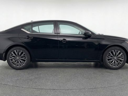 Used 2025 Nissan Altima 2.5 SV image 11