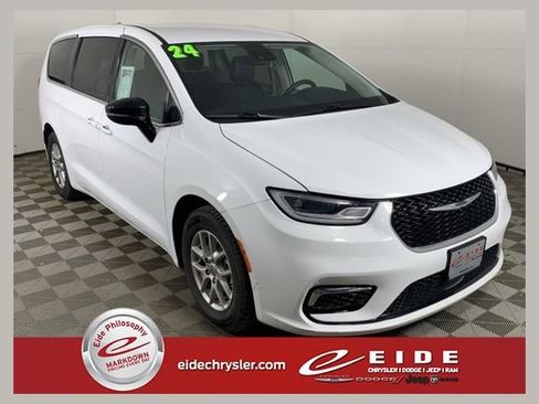 Used 2024 Chrysler Pacifica Touring-L FWD image 1