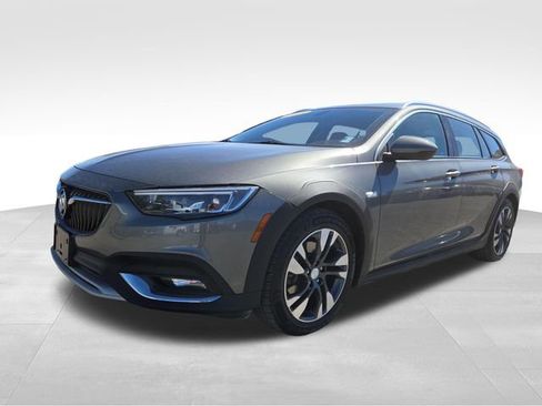 Used 2018 Buick Regal Essence w/ Driver Confidence Package #1 AWD/4WD image 6