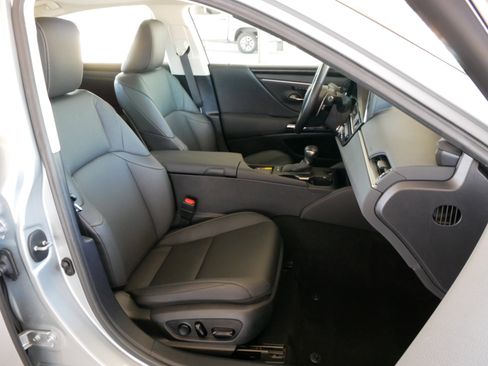 Certified 2025 Lexus ES 300h w/ Premium Package FWD image 8