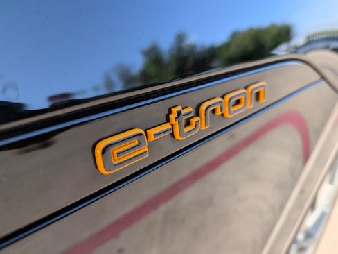 Certified 2023 Audi e-tron Premium w/ Convenience Plus Package AWD/4WD image 43