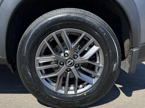 Used 2023 Nissan Rogue S AWD/4WD image 30