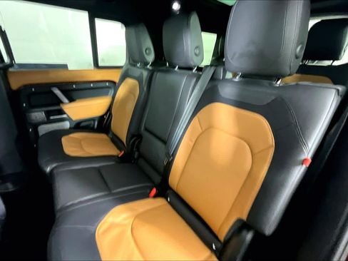 Used 2024 Land Rover Defender 130 X-Dynamic SE AWD/4WD image 18