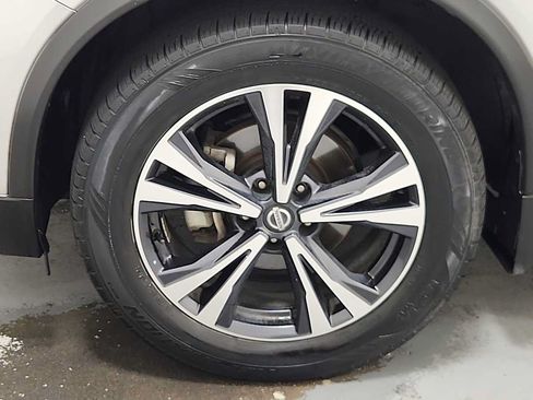 Used 2018 Nissan Rogue SL w/ Premium Package AWD/4WD image 10