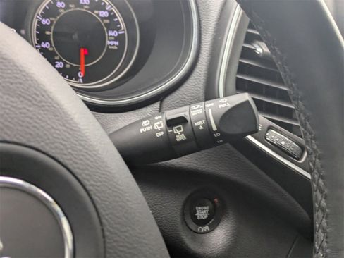 Used 2020 Jeep Cherokee Trailhawk w/ Cold Weather Group image 30