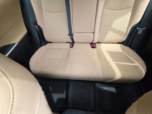 Used 2021 Toyota RAV4 XLE w/ Convenience Package FWD image 16
