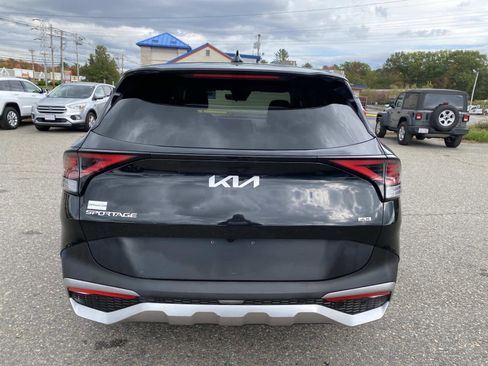 Used 2024 Kia Sportage LX image 4