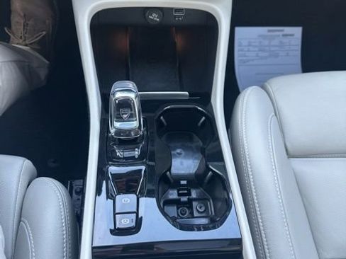 Used 2019 Volvo XC40 T5 Inscription image 13
