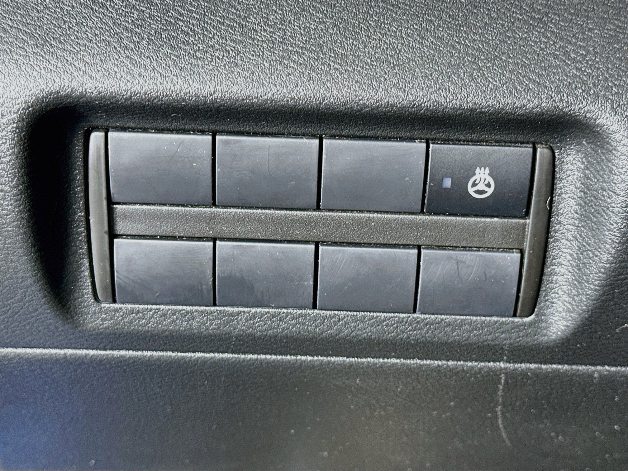 Used 2024 Nissan Kicks SR w/ SR Premium Package FWD image 17