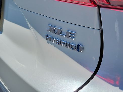 Certified 2022 Toyota Venza XLE AWD/4WD image 7