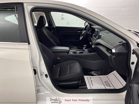 Used 2025 Nissan Altima 2.5 SV FWD image 41