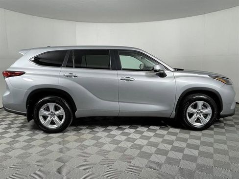 Certified 2023 Toyota Highlander L image 5