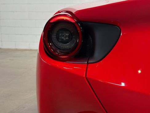 Used 2020 Ferrari Portofino RWD image 11