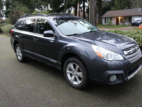 Used 2013 Subaru Outback 2.5i Limited image 2