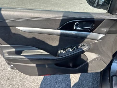 Used 2016 Nissan Maxima SR FWD image 14
