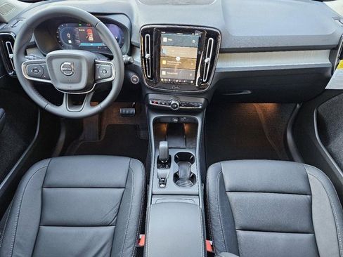 Certified 2025 Volvo XC40 B5 Core w/ Protection Package Premier image 12