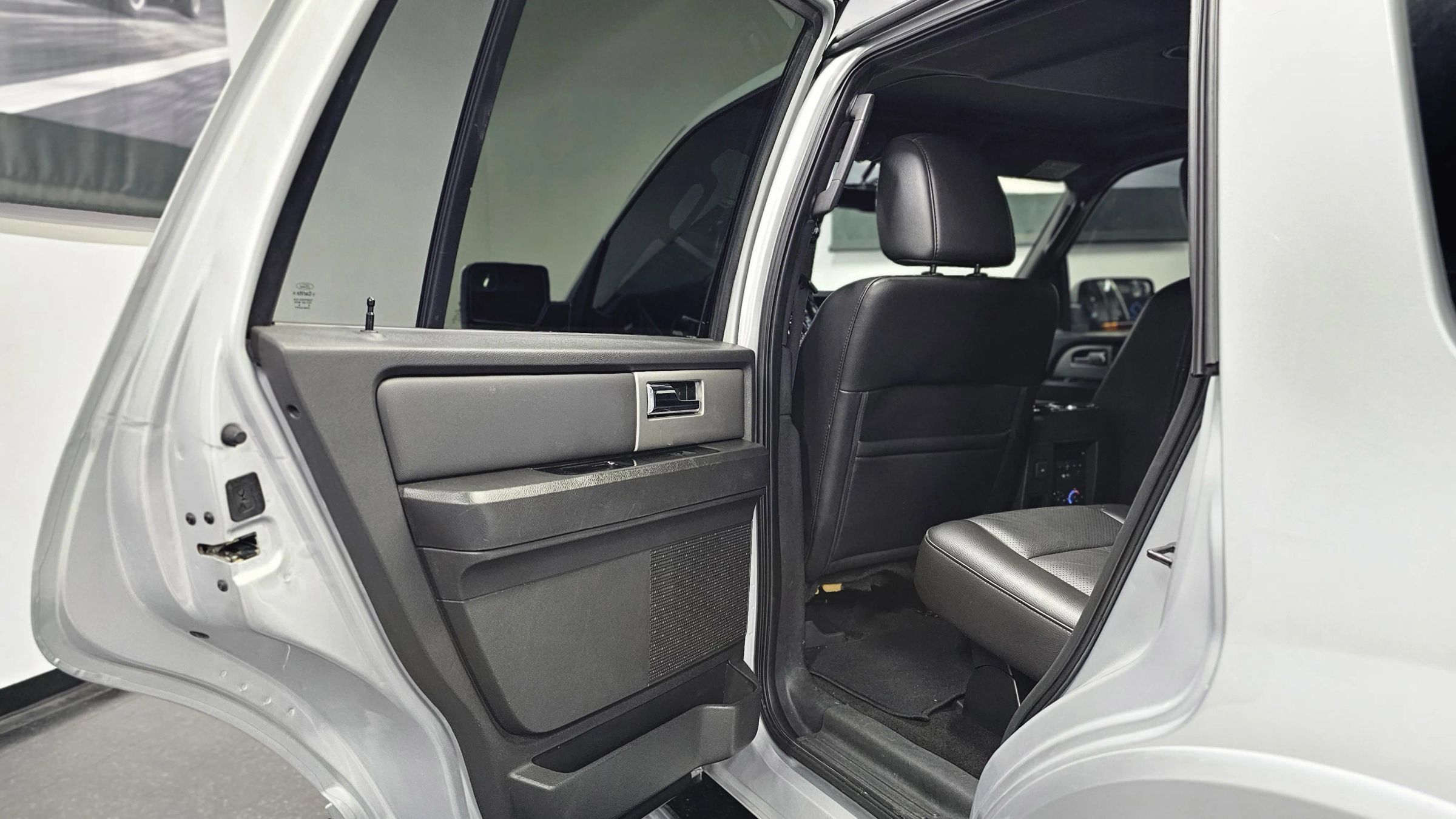 Used 2014 Ford Expedition Limited w/ Equipment Group 301A RWD image 26