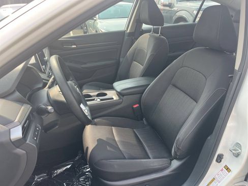 Used 2025 Nissan Altima 2.5 SV FWD image 36