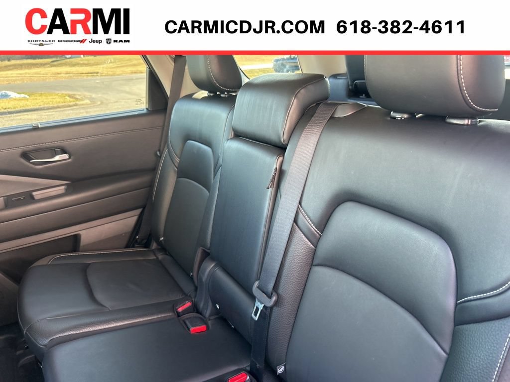 Used 2023 Nissan Pathfinder SL AWD/4WD image 30