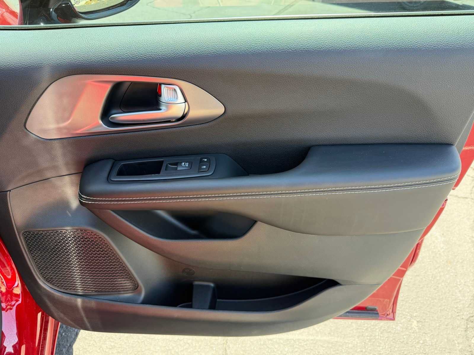 New 2026 Chrysler Pacifica Select AWD/4WD image 19