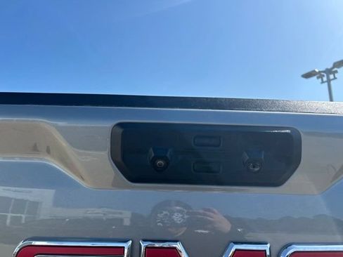 Used 2025 GMC Sierra 1500 AT4 w/ Technology Package AWD/4WD image 12