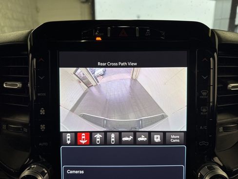 Used 2024 RAM 2500 Limited image 32