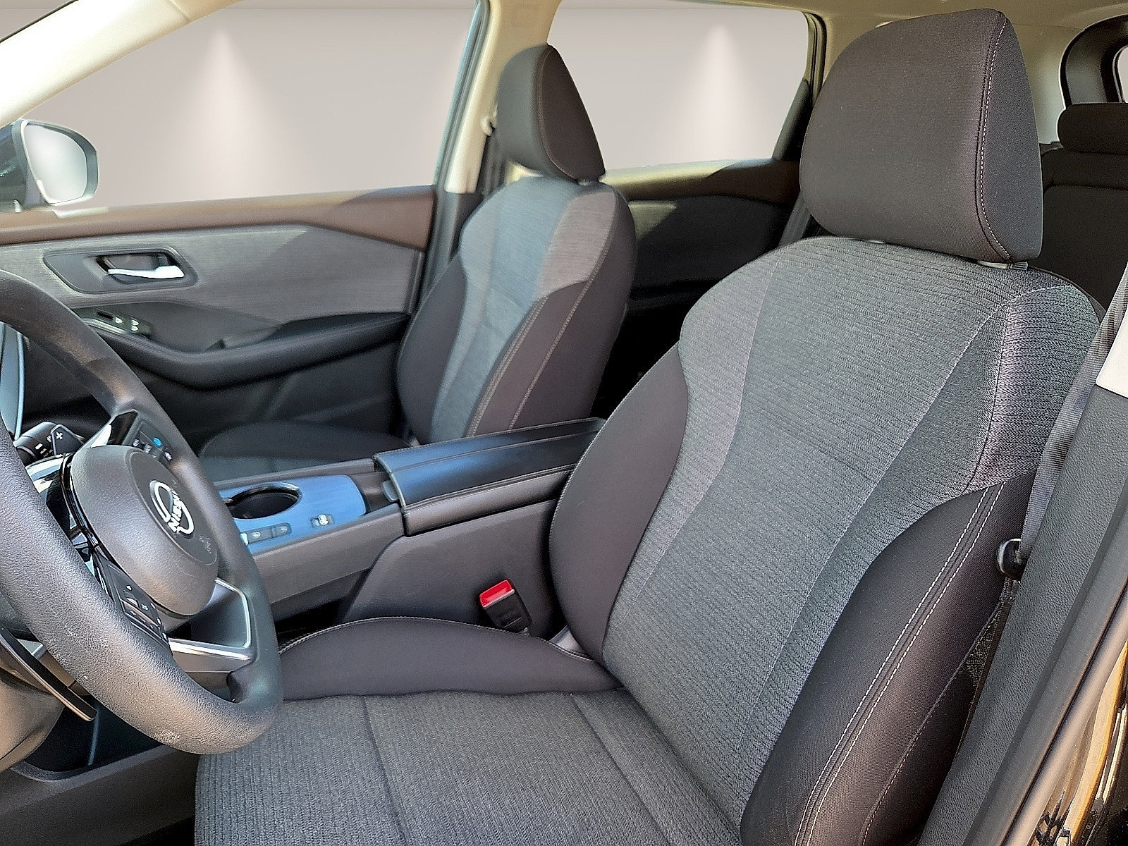 Used 2023 Nissan Rogue SV FWD image 15